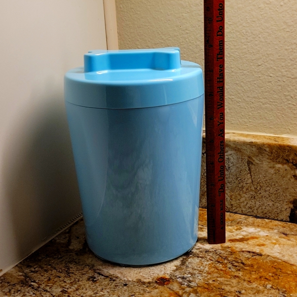 MARTHA STEWART PETS Dog Bone Lid Canister 100% Melamine. Vintage/Like New. Blue.